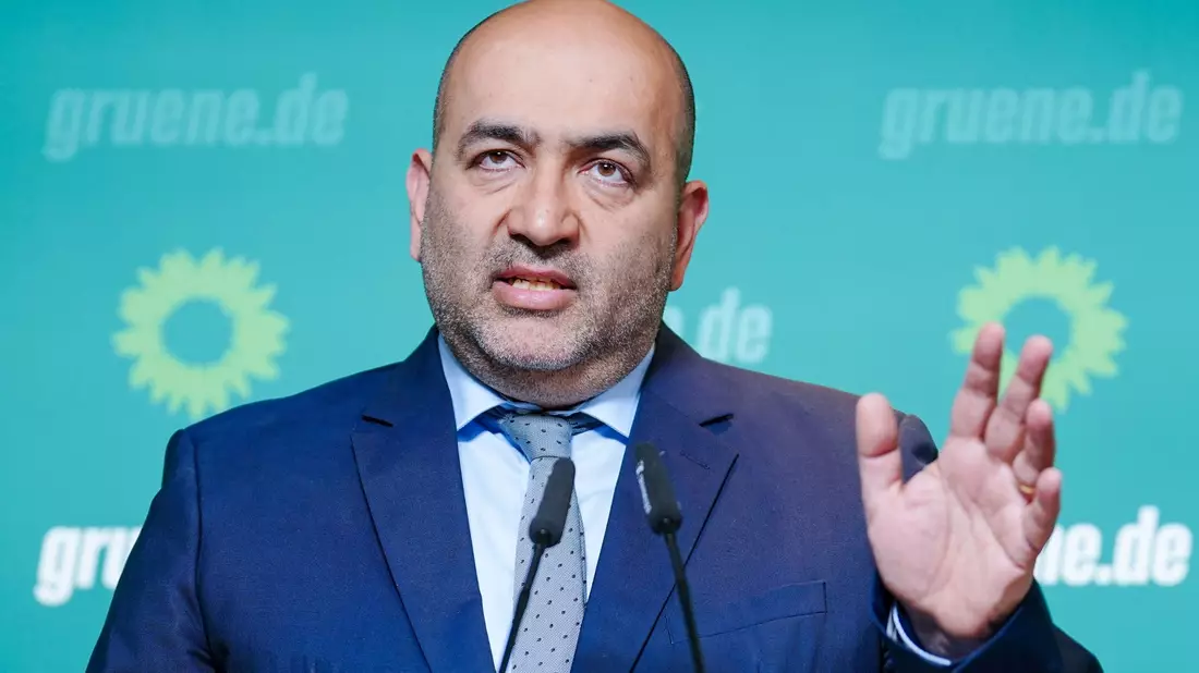 Grünen-Chef Omid Nouripour verteidigt den Asyl-Kompromiss, setzt aber auch auf Nachbesserungen. - Bild: Kay Nietfeld/dpa