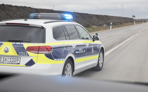 HZA-DU: Über zehn Kilogramm Rauschgift im Koffer - Emmericher Zöllner nehmen einen Mann fest - Foto: presseportal.de