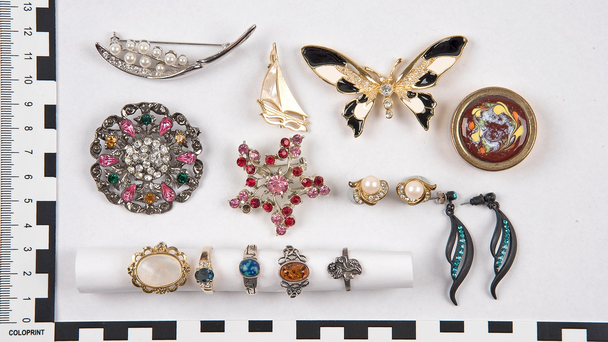 POL-HS: Wer kennt den Schmuck? Polizei erbittet Hinweise - Foto: presseportal.de