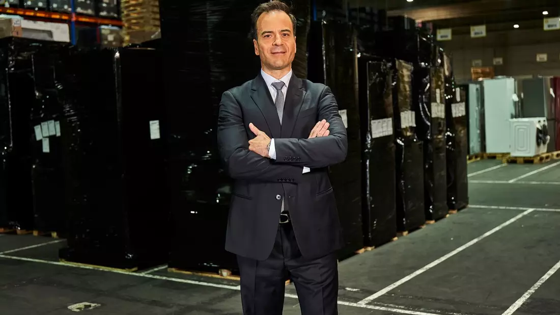 Konstantinos Vasiadis von der elvinci.de GmbH über den Ankauf von Restposten und den Verkauf von Retouren - Bild: presseportal.de