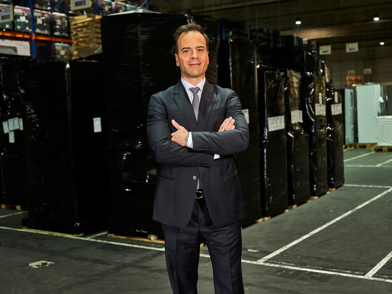 Konstantinos Vasiadis von der elvinci.de GmbH über den Ankauf von Restposten und den Verkauf von Retouren - Foto: presseportal.de