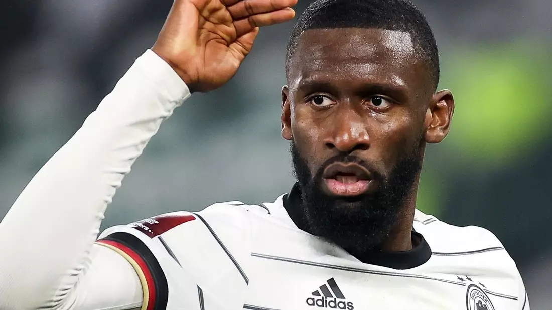Deutschlands Abwehrchef Antonio Rüdiger fehlte im Mannschaftstraining und absolvierte nur eine kleine Laufeinheit. - Bild: Christian Charisius/dpa