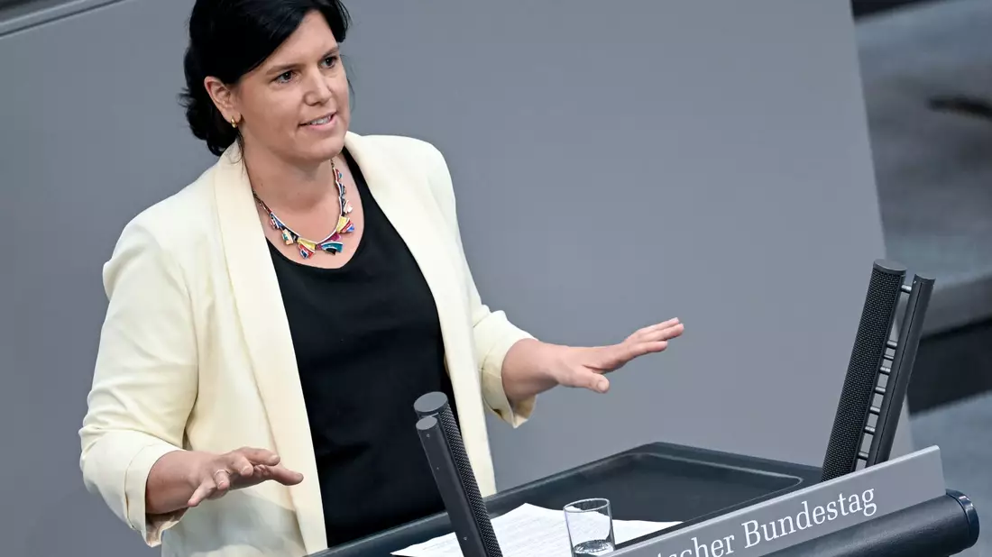 Vorgesehen sind für das laufende Haushaltsjahr nun Ausgaben in Höhe von 461,21 Milliarden Euro. - Bild: Britta Pedersen/dpa