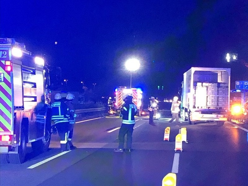 POL-DU: Alt-Homberg: LKW geht in Flammen auf - Foto: presseportal.de