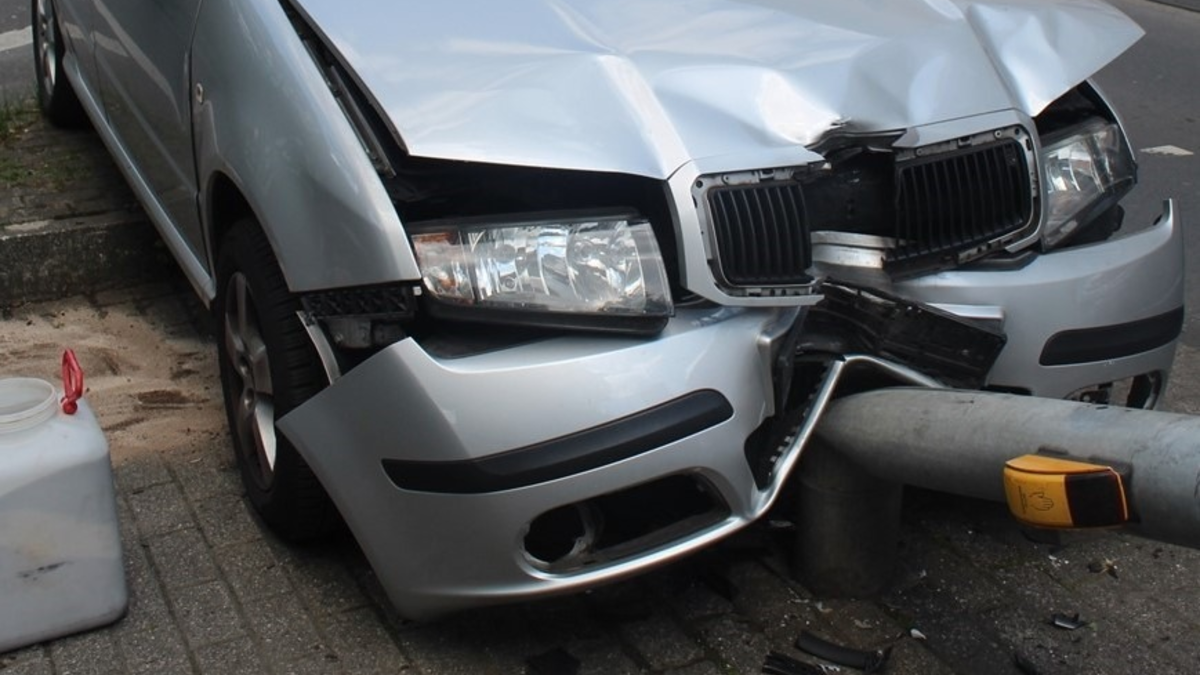 POL-DU: Neudorf-Nord: Linienbus kollidiert mit Auto - ein Verletzter - Foto: presseportal.de