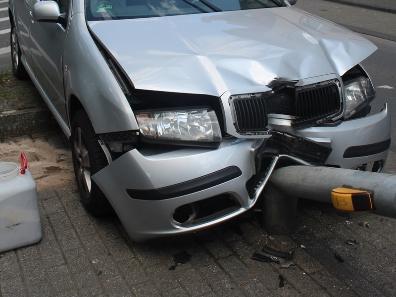 POL-DU: Neudorf-Nord: Linienbus kollidiert mit Auto - ein Verletzter - Foto: presseportal.de