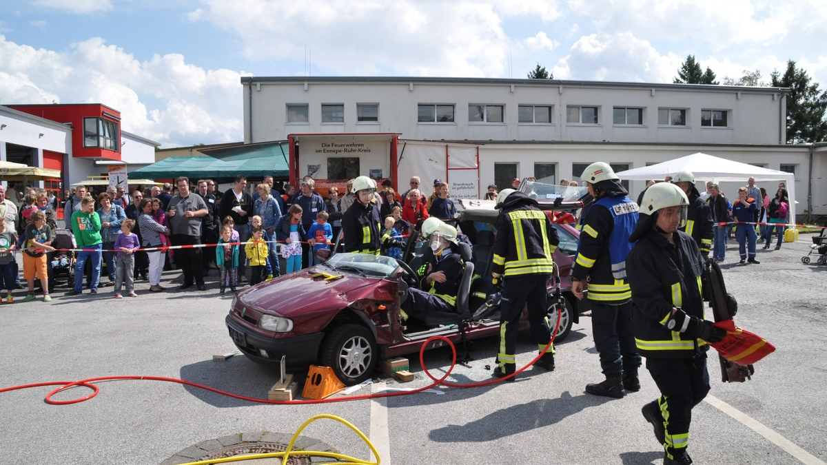 FW-RD: Großeinsatz an der B203 in Goosefeld - Foto: presseportal.de