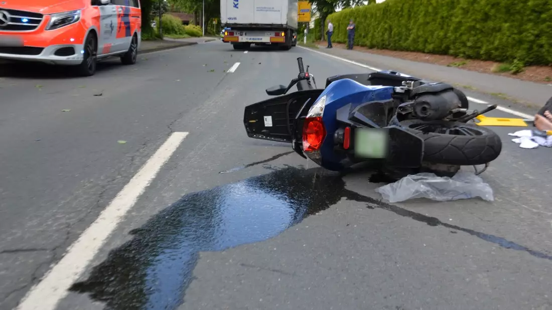 POL-HF: Verkehrsunfall im Einmündungsbereich - Rollerfahrer verletzt - Bild: presseportal.de