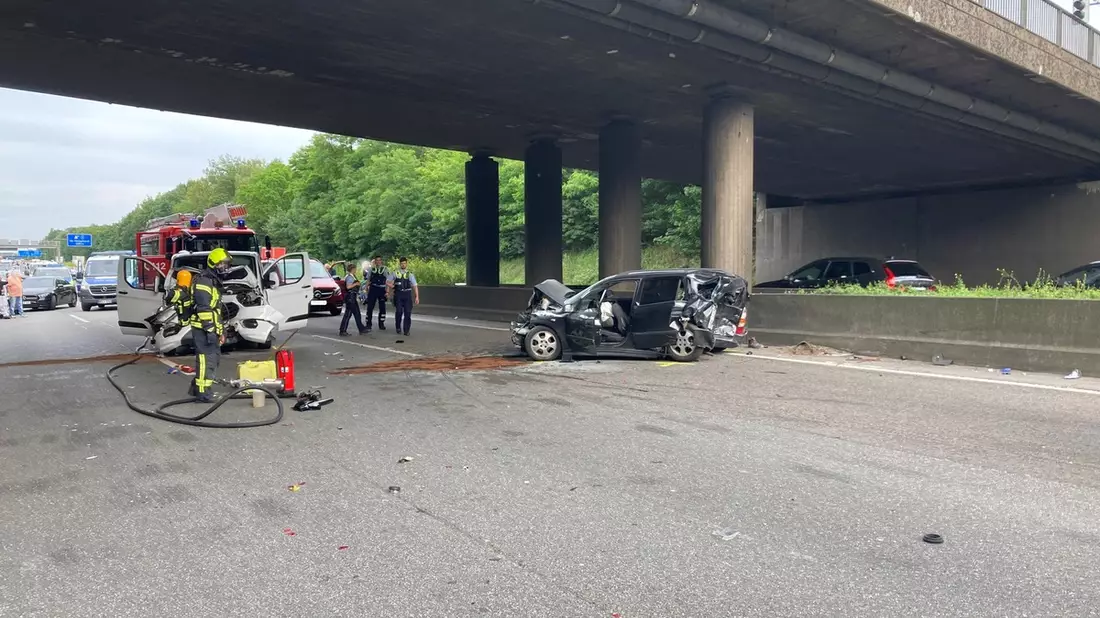 FW-WRN: Verkehrsunfall auf der Bundesautobahn 1 in Fahrtrichtung Bremen - Bild: presseportal.de