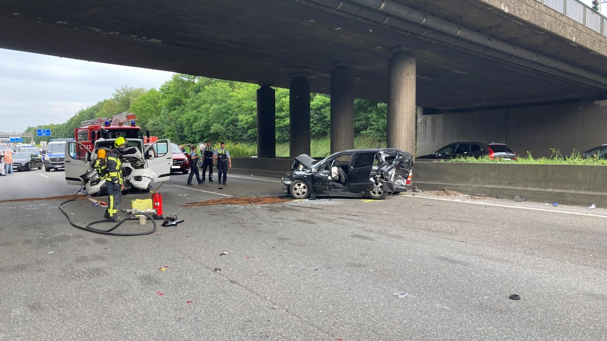 FW-BOT: Eingeklemmte Person auf der Autobahn - Foto: presseportal.de
