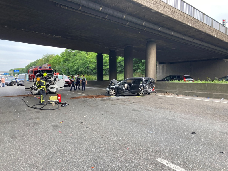 FW-BOT: Eingeklemmte Person auf der Autobahn - Foto: presseportal.de