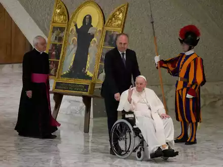 Papst Franziskus: «Verhandlungen sind niemals eine Kapitulation». - Foto: Gregorio Borgia/AP/dpa