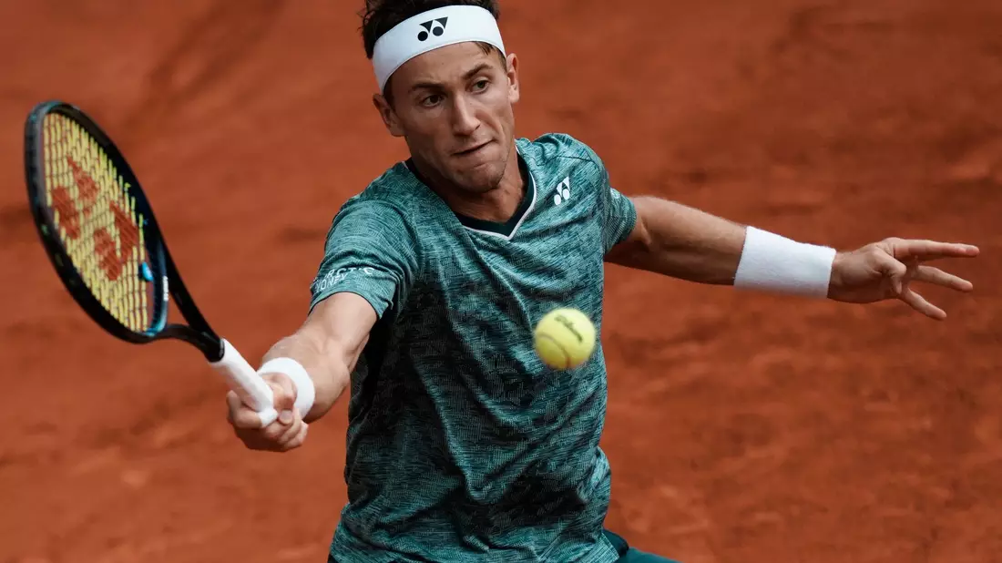 Niederlage in drei Sätzen: Für Casper Ruud war Grand-Slam-Rekordsieger Novak Djokovic zu stark. - Bild: Thibault Camus/AP/dpa