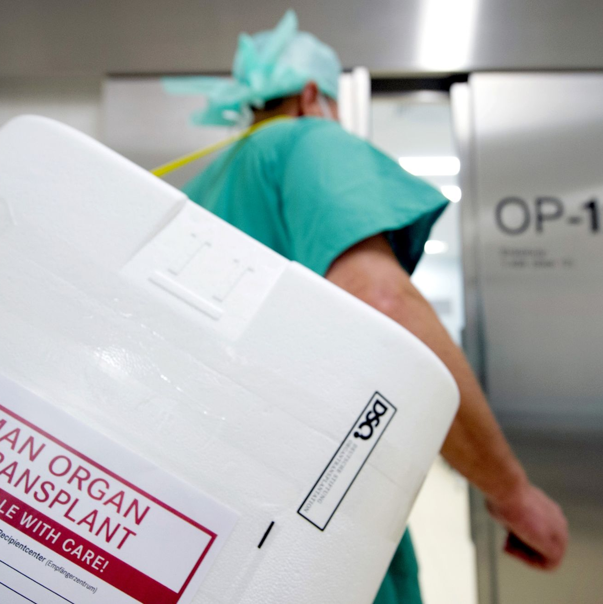 Viele Menschen warten auf eine Organspende. (Archivbild) - Foto: Soeren Stache/dpa