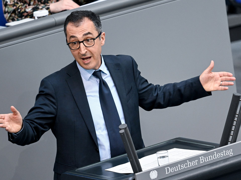 «Nachhaltig wirtschaften muss sich lohnen», sagt Bundesagrarminister Cem Özdemir (Grüne). - Foto: Britta Pedersen/dpa
