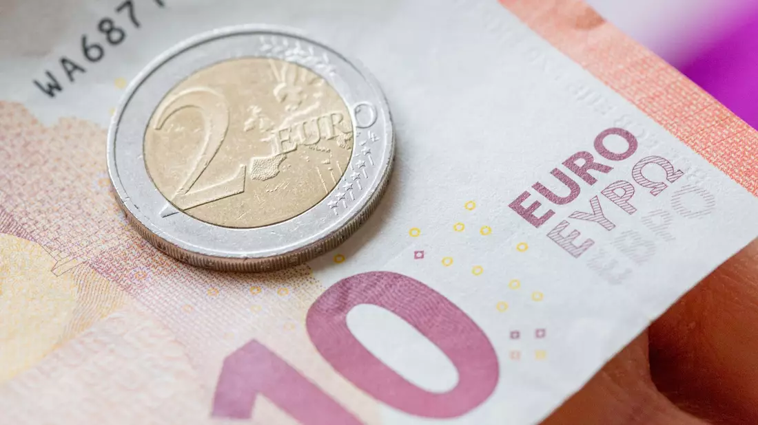 12 Euro - dieser Betrag ist bisher der Mindestlohn in Deutschland. - Bild: Fernando Gutierrez-Juarez/dpa-Zentralbild/dpa