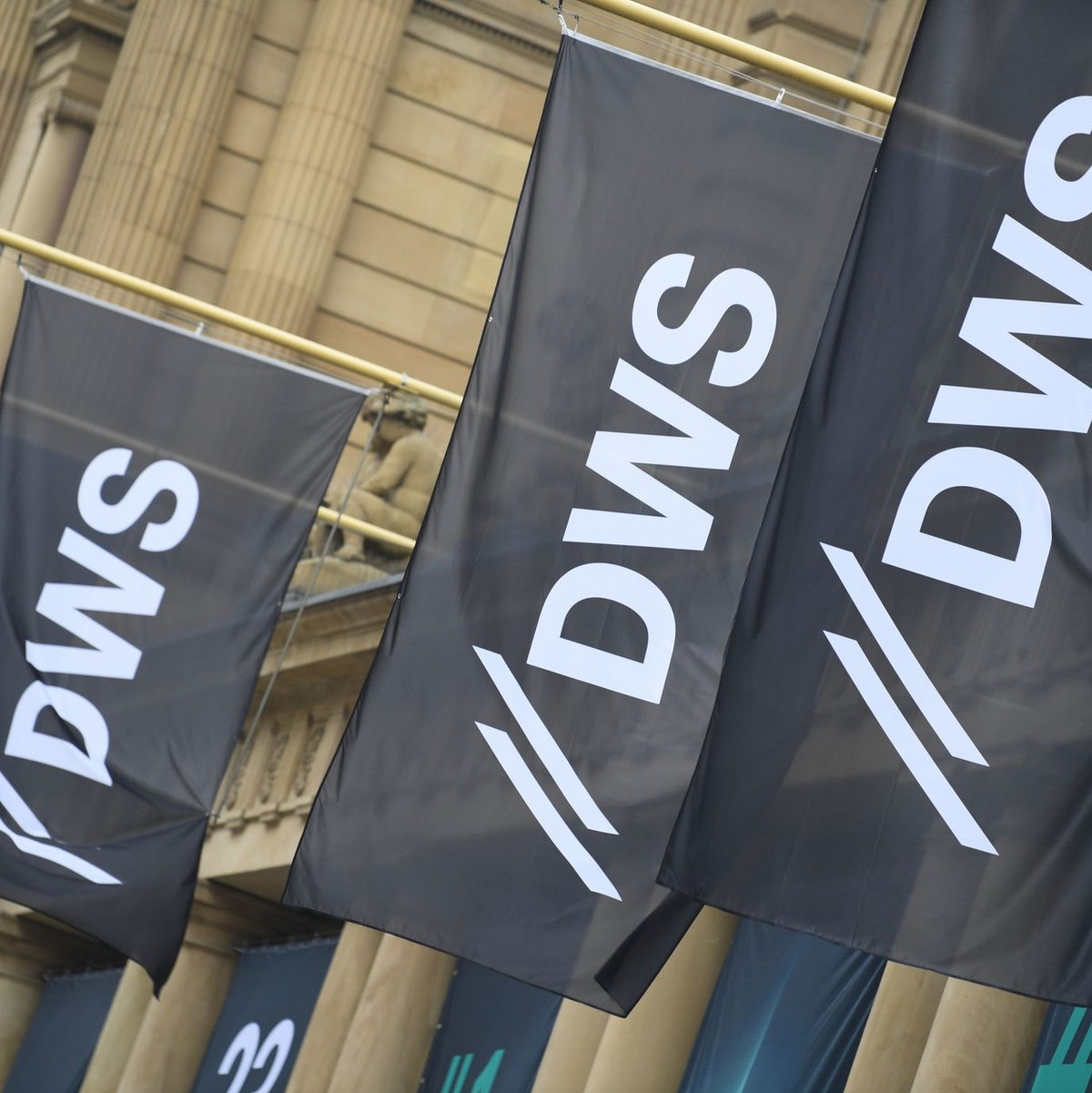 Justiz verhängt Millionenbuße gegen DWS. (Archivbild) - Foto: Arne Dedert/dpa