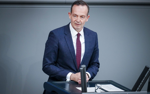 Verkehrsminister Volker Wissing will die Infrastruktur für E-Bikes stärken. - Foto: Kay Nietfeld/dpa