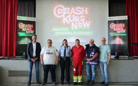 POL-DA: Darmstadt: Crashkurs Hessen - RealitÀt Erfahren. Echt hart. / VerkehrsunfallprÀvention an DarmstÀdter Schule - Foto: presseportal.de POL-DA: Darmstadt: Crashkurs Hessen - RealitÀt Erfahren. Echt hart. / VerkehrsunfallprÀvention an DarmstÀdter Schule - Foto: presseportal.de