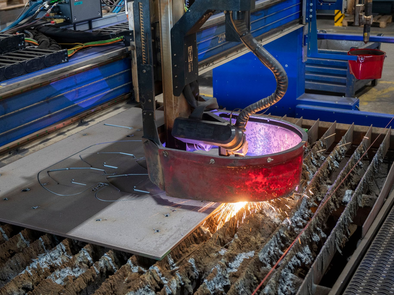 Produktion bei einem Maschinen- und Anlagenbauer (Symbolbild). - Foto: Stefan Puchner/dpa