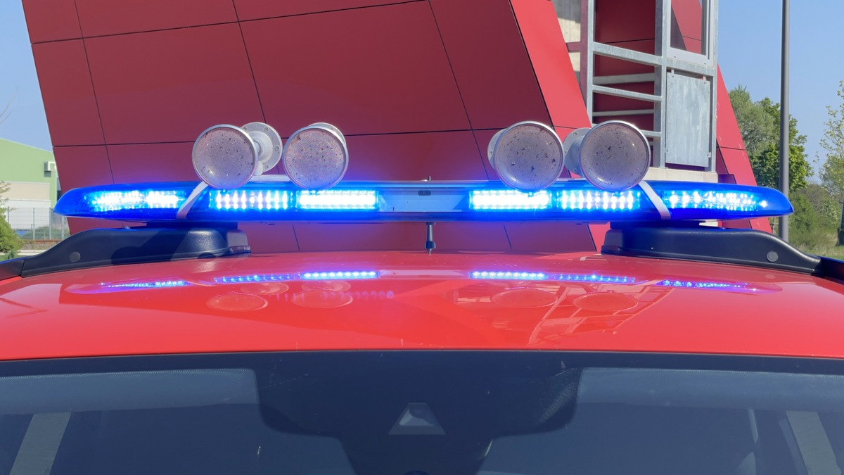 FW Alpen: Person in Aufzug - Foto: presseportal.de