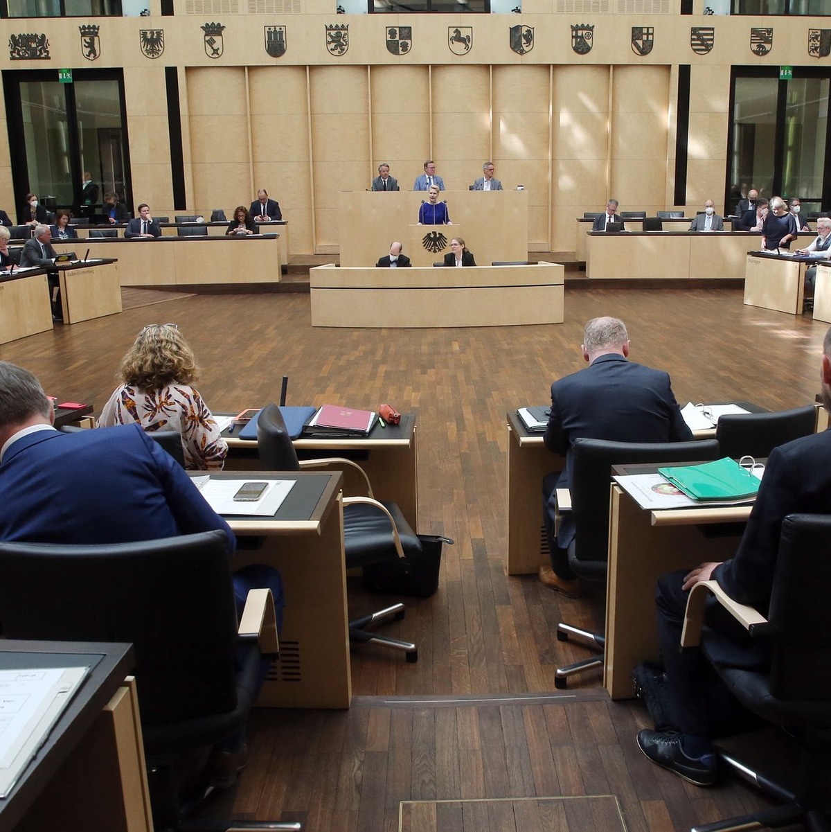 Abgeordnete der Länder während der Sitzung des Bundesrates in Berlin. - Foto: Wolfgang Kumm/dpa