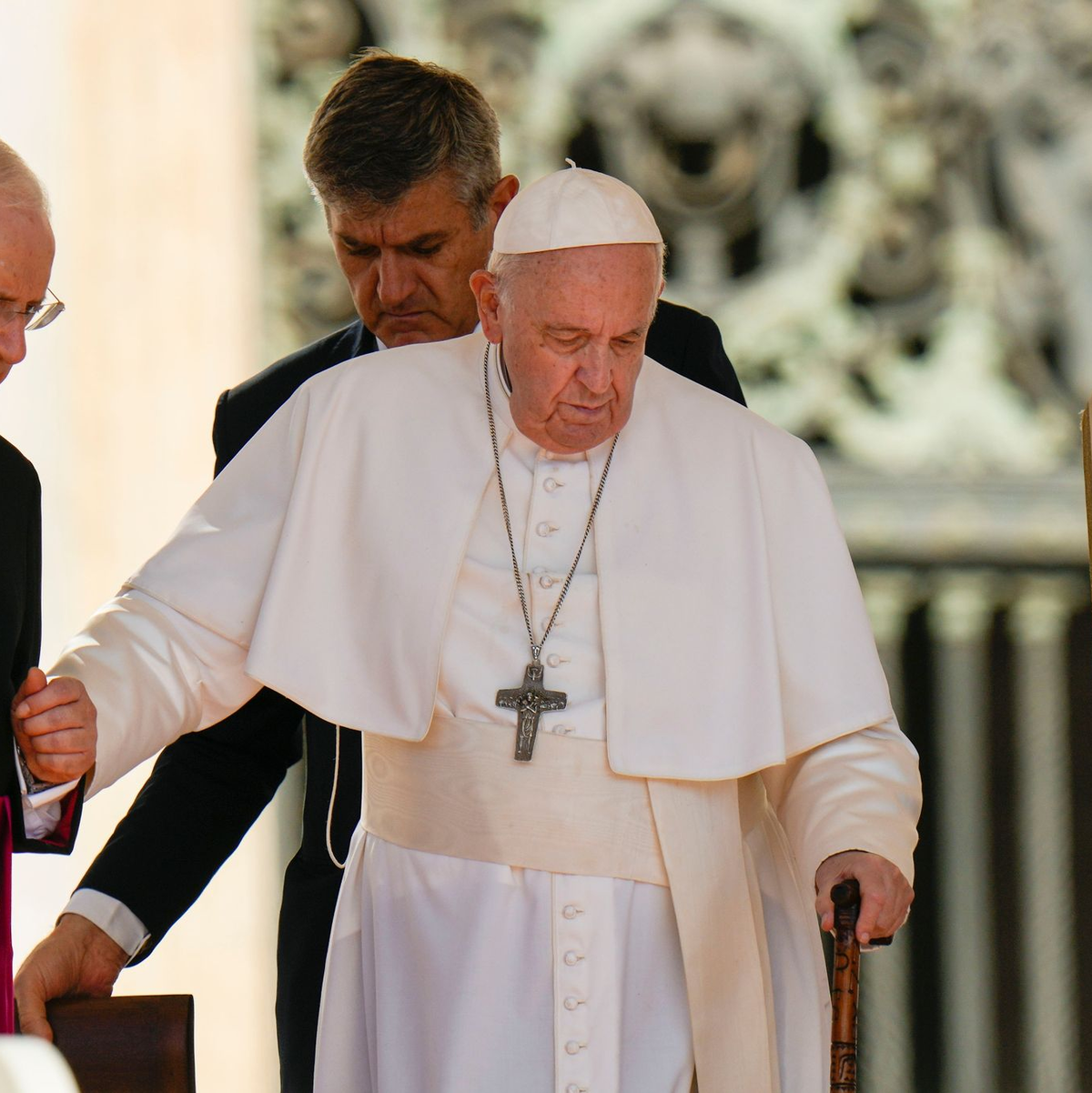 Seit Freitag wird Papst Franziskus in einer Klinik behandelt. (Archivbild) - Foto: Alessandra Tarantino/AP/dpa