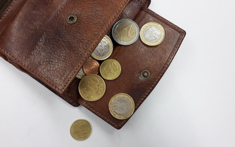 Zahlreiche Menschen sind aktuell auf der Suche nach geeigneten Krediten für ganz vielfältige Anliegen. - Foto: pixabay.de © cocoparisienne CCO Public Domain