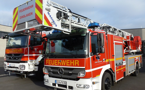 FW Dinslaken: Zeitgleiche Verkehrsunfälle mit mehreren PKW auf der BAB 3 - Foto: presseportal.de