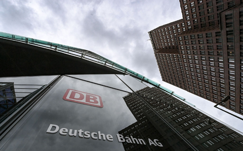 Der bundeseigene Konzern steckt in einer tiefen Krise. - Foto: Jens Kalaene/dpa