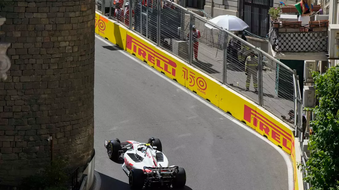 Für Oscar Piastri (r) war es der zweite Karriere-Sieg in der Formel 1. - Bild: Sergei Grits/AP/dpa