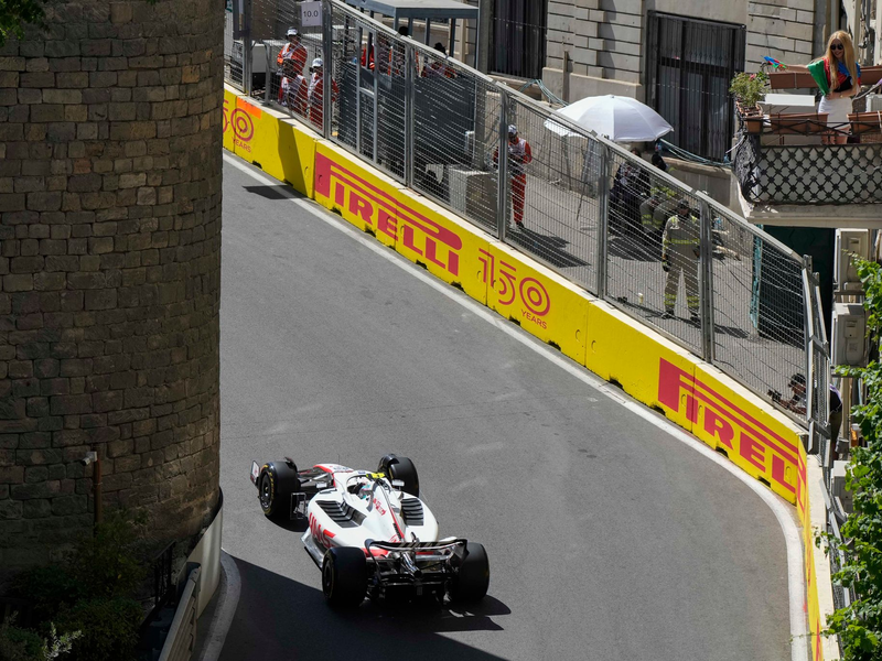 Für Oscar Piastri (r) war es der zweite Karriere-Sieg in der Formel 1. - Foto: Sergei Grits/AP/dpa