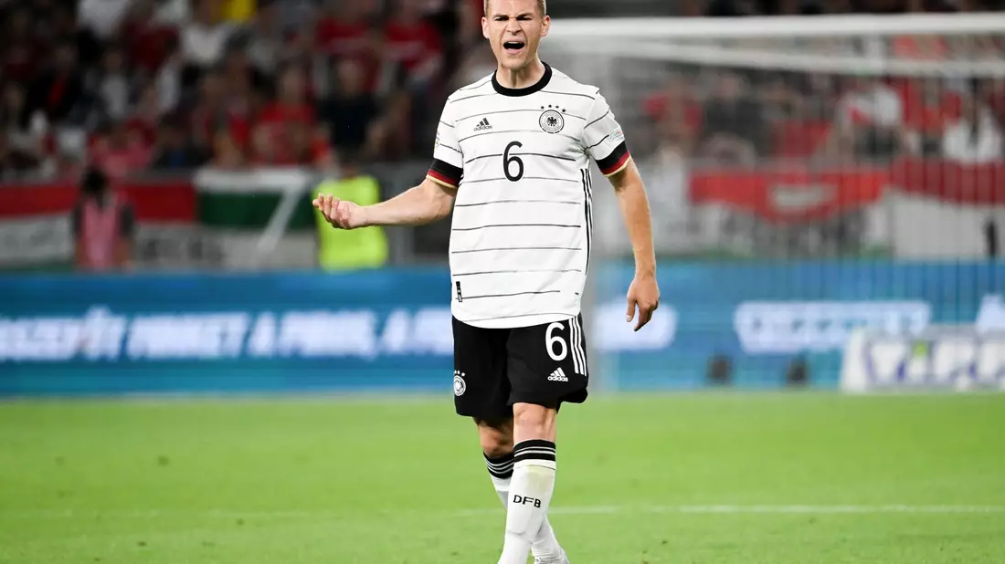 Fehlte wegen einer leichten Erkältung beim Training der DFB-Auswahl: Joshua Kimmich. - Bild: Federico Gambarini/dpa