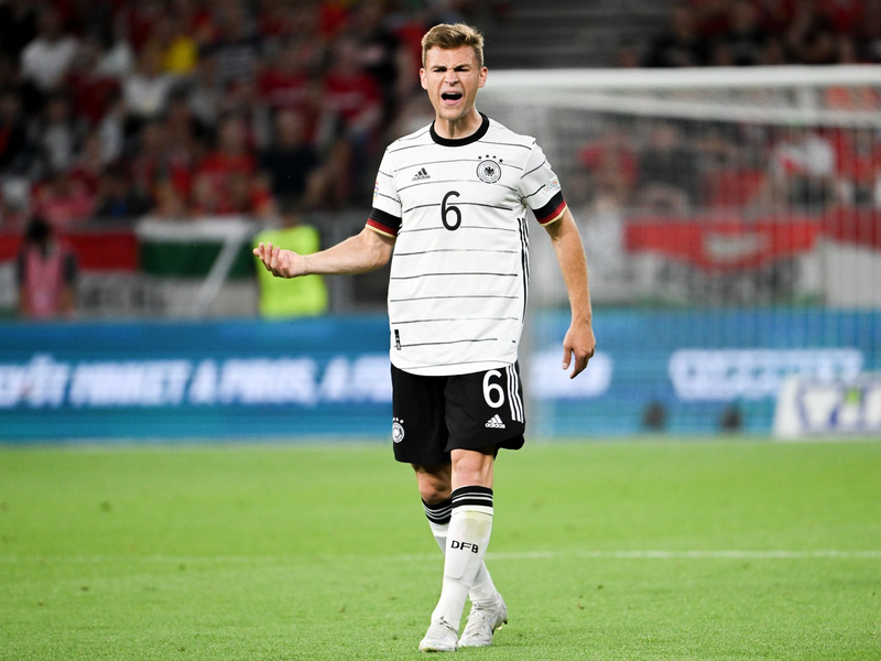 Fehlte wegen einer leichten Erkältung beim Training der DFB-Auswahl: Joshua Kimmich. - Foto: Federico Gambarini/dpa