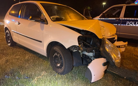 FF Bad Salzuflen: Lkw landet in Grastrup-Hölsen auf der Seite / Ein Mensch wird bei Unfall am Mittwochmorgen verletzt - Foto: presseportal.de