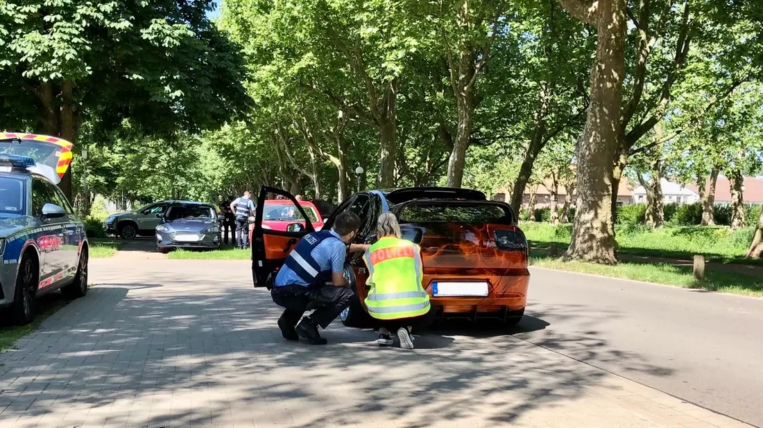 POL-PDLD: Intensive Schwerlastverkehrskontrolle auf der B272 - Polizei erhöht Druck zur Verbesserung der Verkehrssicherheit - Bild: presseportal.de