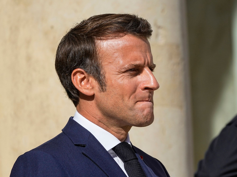 Der französische Präsident Emmanuel Macron hatte als Reaktion auf die Niederlage seiner liberalen Kräfte bei der Europawahl die Nationalversammlung aufgelöst. - Foto: Michel Euler/AP/dpa