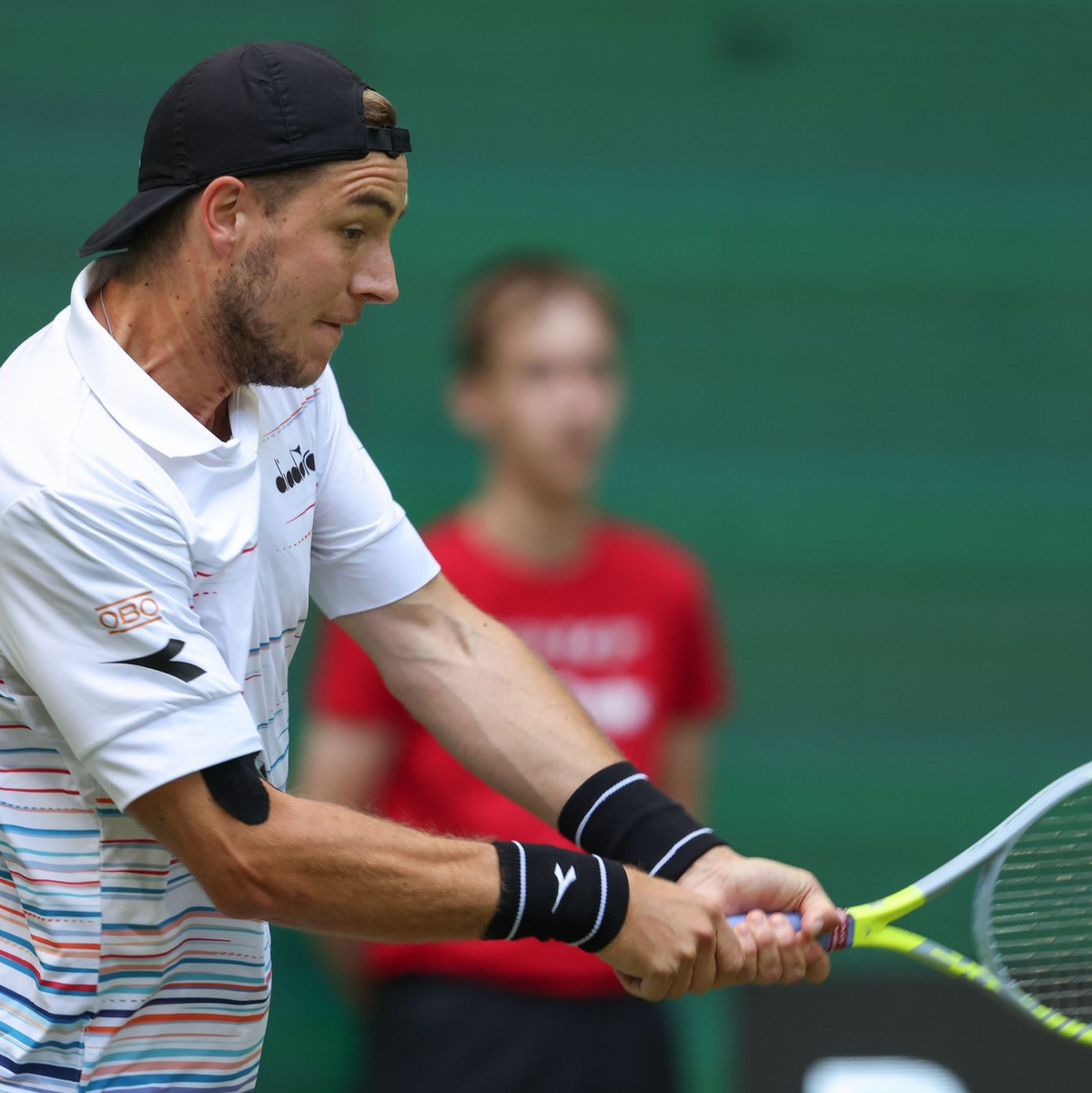 Jan-Lennard Struff trifft nun im Viertelfinale auf den Weltranglisten-Ersten Jannik Sinner. - Foto: Friso Gentsch/dpa