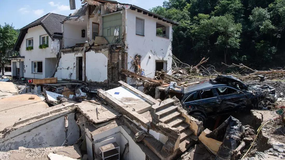 So sah es damals kurz nach der Flut im Ahrtal aus. (Archivbild) - Bild: Boris Roessler/dpa