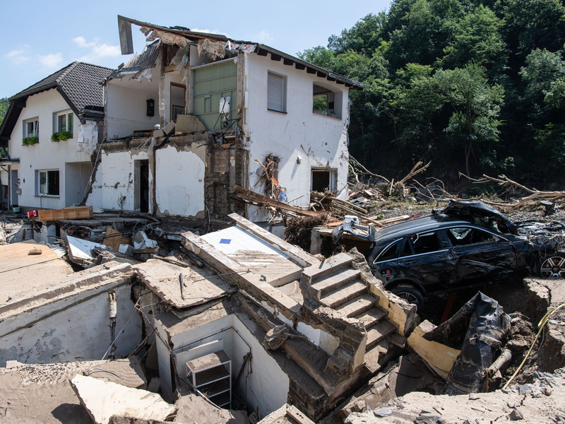 So sah es damals kurz nach der Flut im Ahrtal aus. (Archivbild) - Foto: Boris Roessler/dpa
