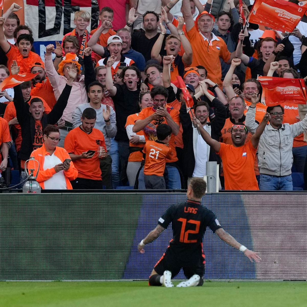 Die Niederländer retteten sich mit dem 2:2 Ausgleich in der letzten Minute in die Verlängerung. - Foto: Peter Dejong/AP/dpa