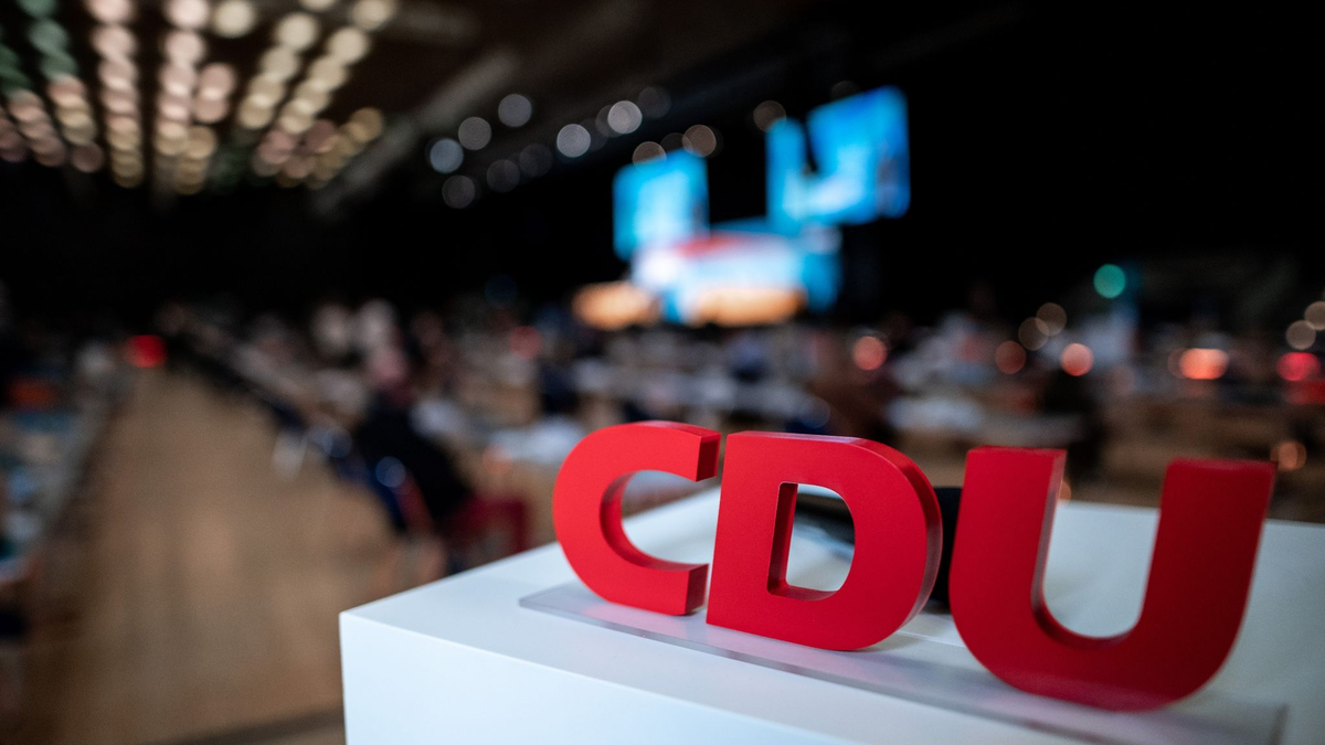 Der Entwurf für das neue CDU-Grundsatzprogramm argumentiert, der Kampf gegen Extremismus gelte denen, die Hass und Gewalt schürten und eine islamistische Ordnung anstrebten. - Foto: Fabian Strauch/dpa