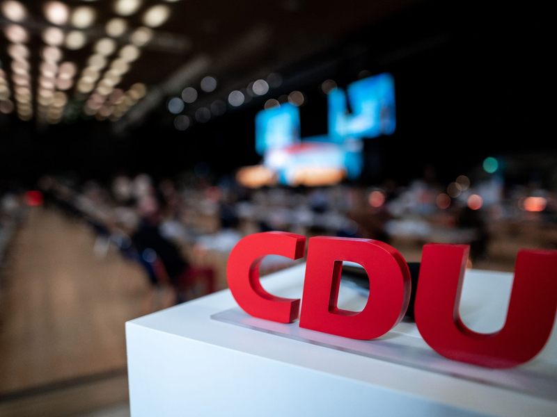 Der Entwurf für das neue CDU-Grundsatzprogramm argumentiert, der Kampf gegen Extremismus gelte denen, die Hass und Gewalt schürten und eine islamistische Ordnung anstrebten. - Foto: Fabian Strauch/dpa