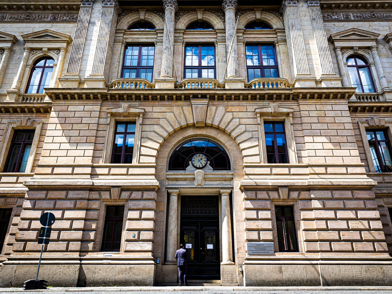 Am Landgericht Braunschweig wird ein Zivilverfahren im Zusammenhang mit dem Untergang des Schiffes MS «Felicity Ace» verhandelt. (Archivbild)  - Foto: Moritz Frankenberg/dpa