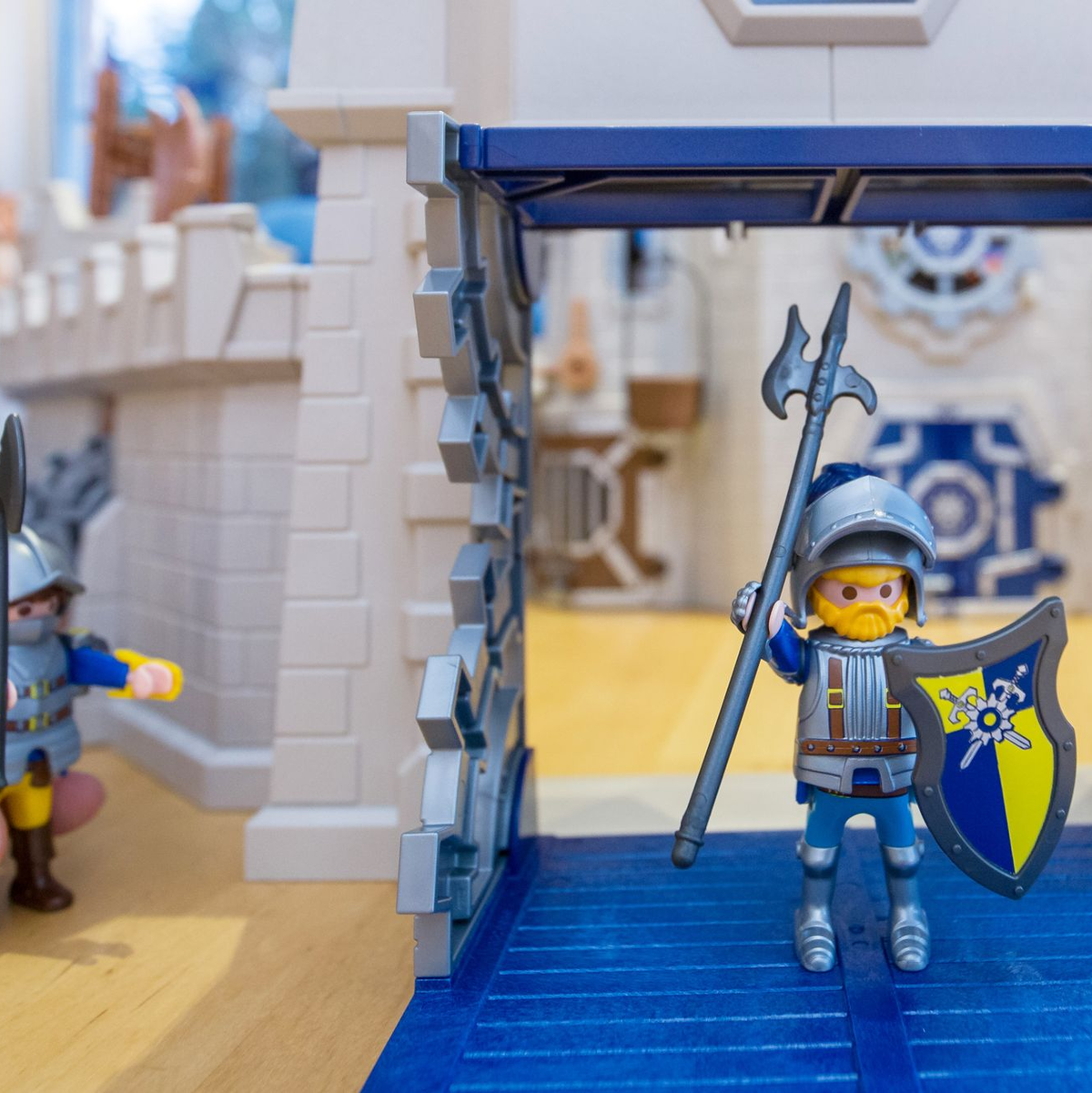 Figuren aus der Tiny-Haus-Spielwelt von Playmobil. - Foto: Daniel Karmann/dpa