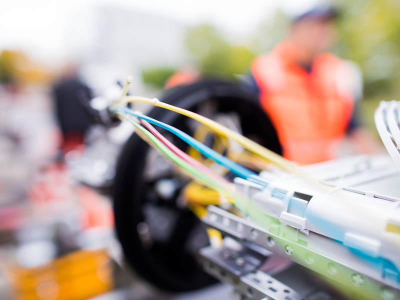 Glasfaser ermöglichen eine schnelle Datenübertragung. (Archivbild) - Foto: Rolf Vennenbernd/dpa