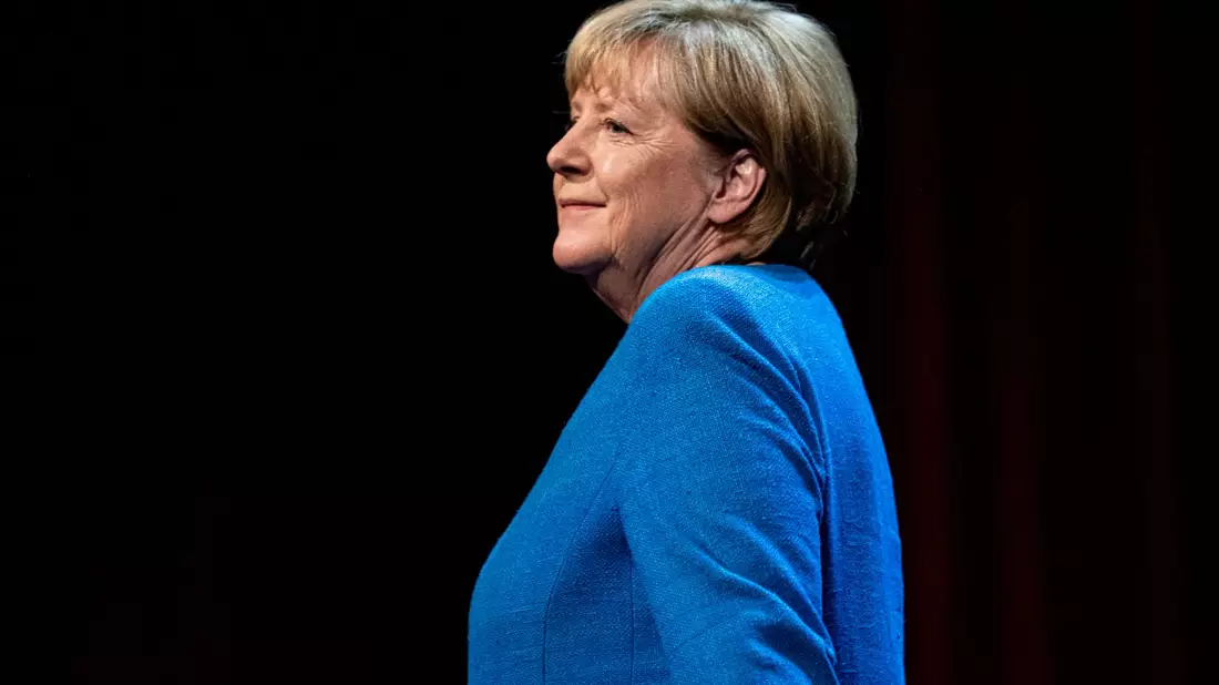 Altkanzlerin Angela Merkel äußerte sich im ZDF ausführlich zu ihrer Zeit als Bundeskanzlerin. - Bild: Fabian Sommer/dpa
