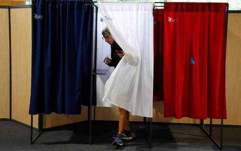 Überraschung in Frankreich: Die Rechtsnationalen schneiden schlechter ab als erwartet. - Foto: Ludovic Marin/AFP/dpa