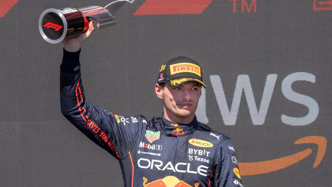 Max Verstappen feiert seinen Sieg beim Großen Preis von Kanada. - Bild: Paul Chiasson/The Canadian Press/AP/dpa