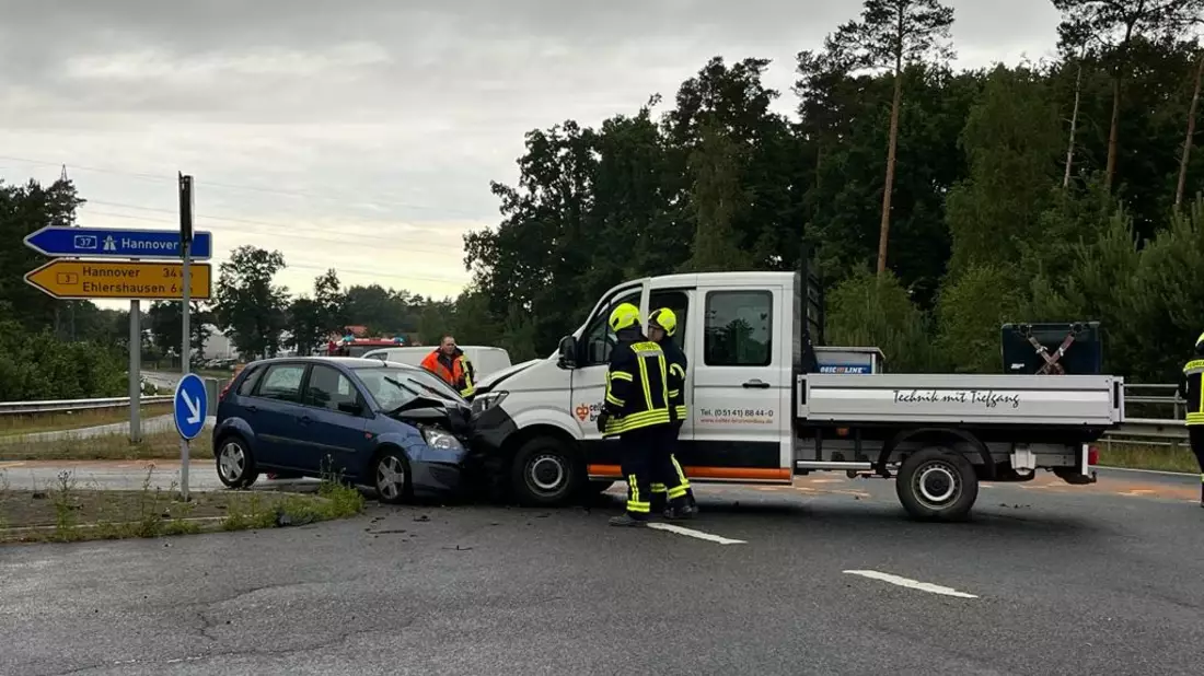 POL-STD: Wintereinbruch sorgt für fünf Glätteunfälle - zwei Autofahrer mit Sommerreifen unterwegs - Bild: presseportal.de